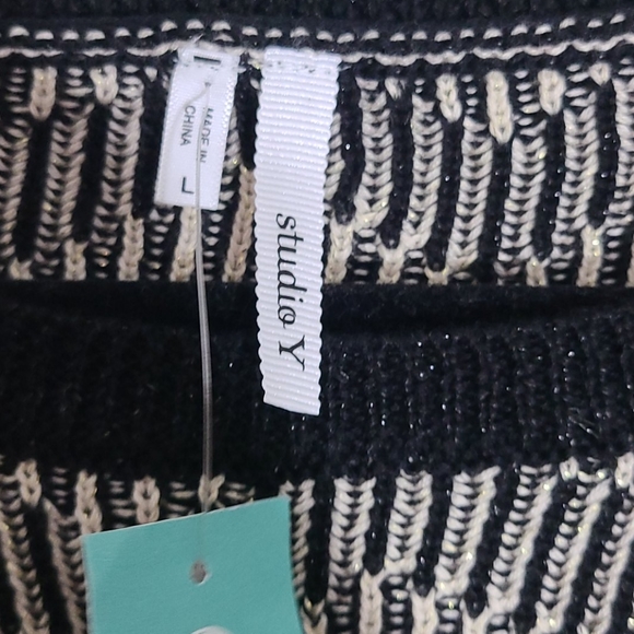 🆕️ Studio Y Chevron Top - Picture 4 of 6